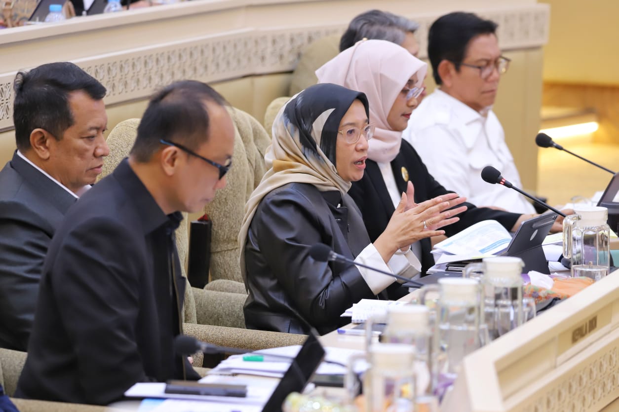2025422 Raker dengan Komisi II DPR RI 10
