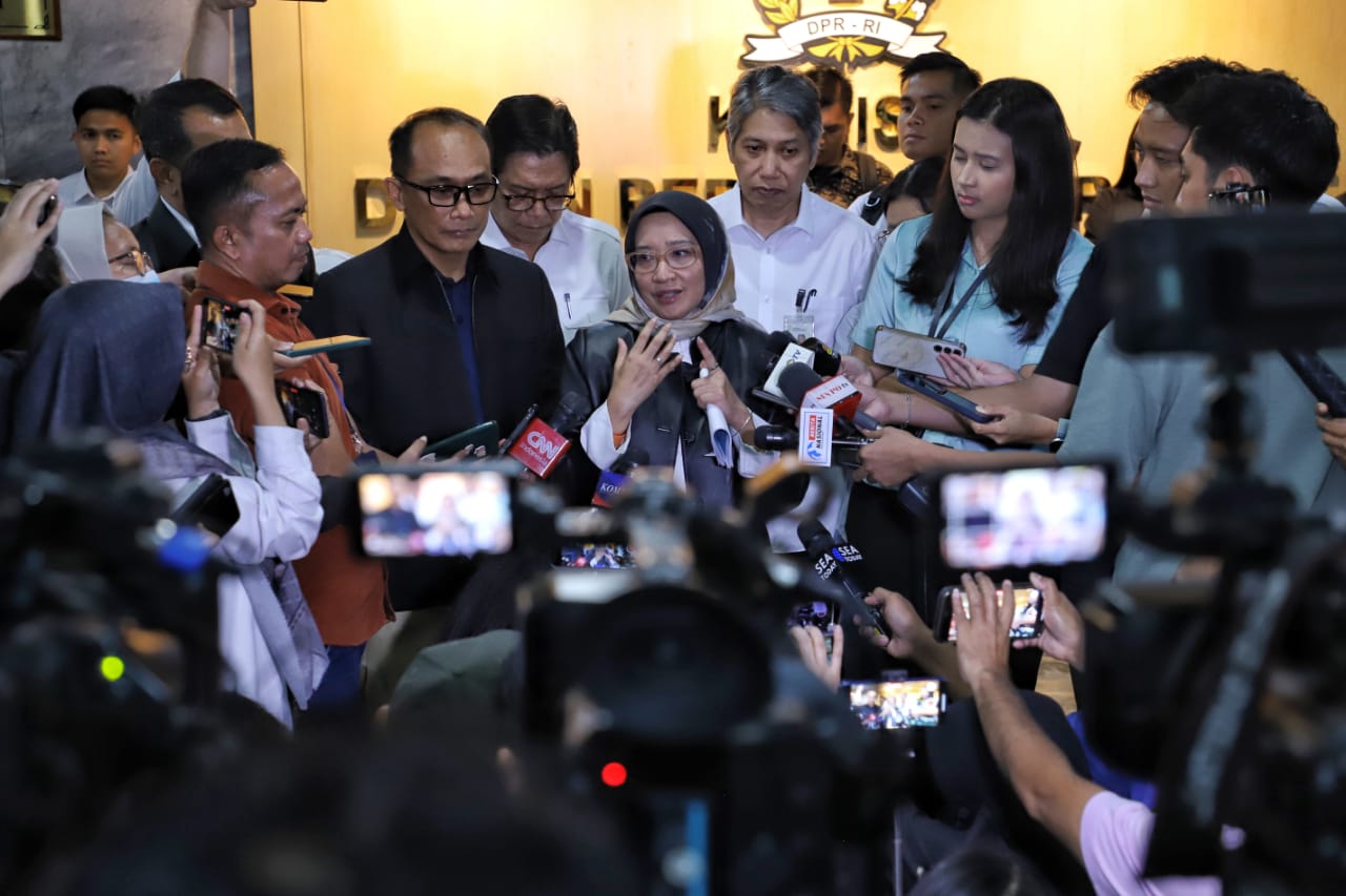 2025422 Raker dengan Komisi II DPR RI 10