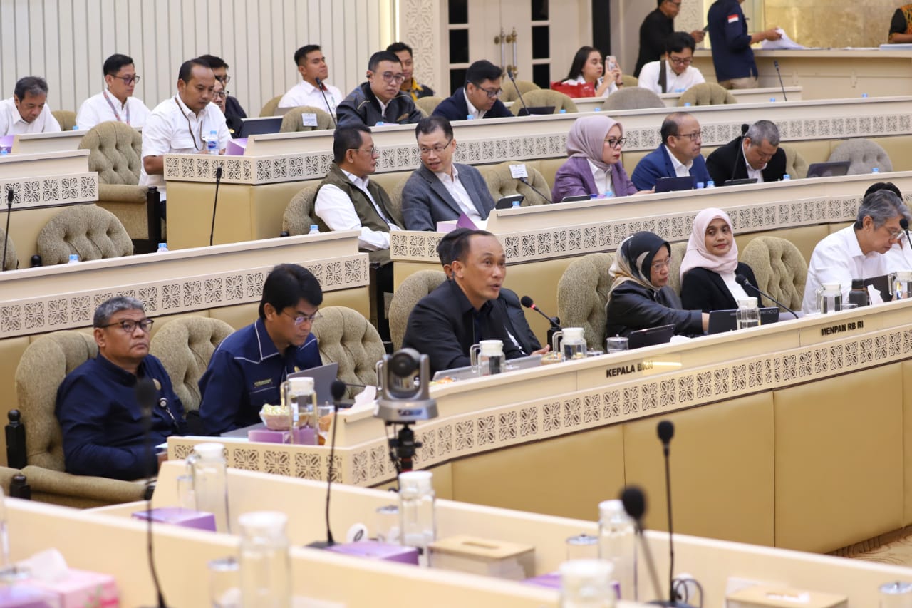 2025422 Raker dengan Komisi II DPR RI 10