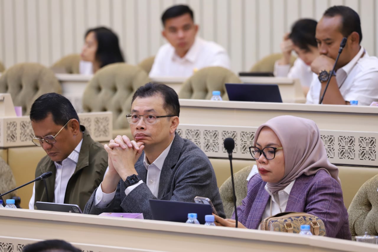 2025422 Raker dengan Komisi II DPR RI 10