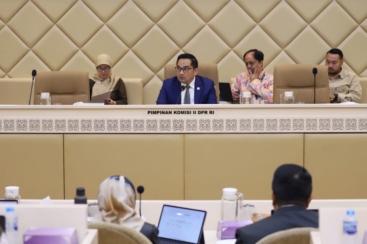2025422 Raker dengan Komisi II DPR RI 10