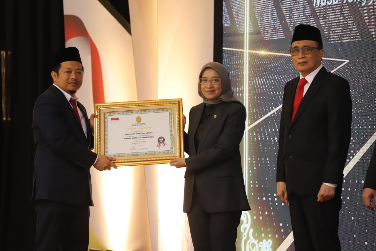 20250506 Penyerahan Penghargaaan Bagi Unit Kerja Berprestasi Tahun 2024 di Lingkungan MA dan Badan Peradilan Dibawahnya 11
