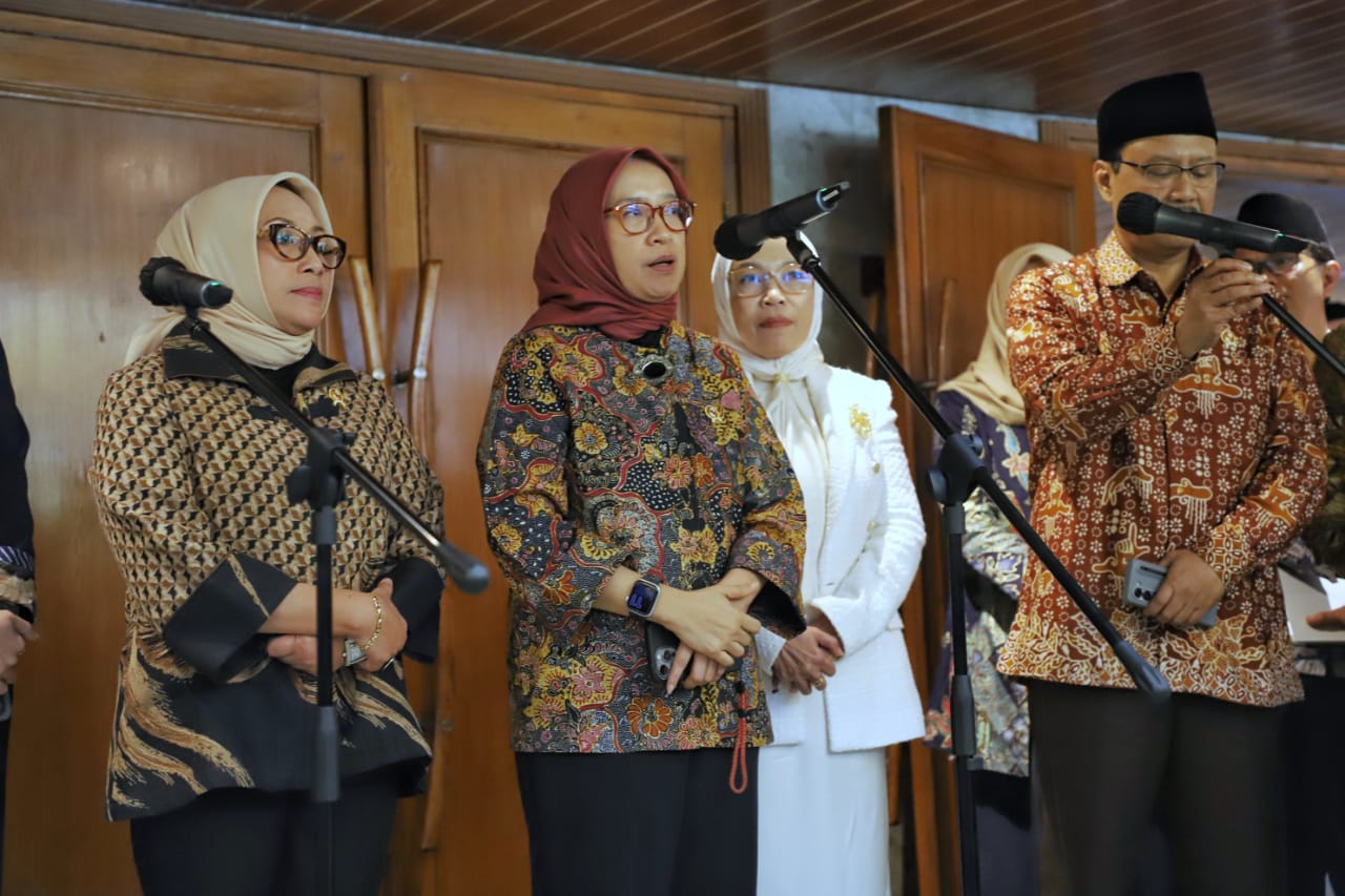20250515 Rapat Koordinasi Tingkat Menteri Penyelenggaraan Sekolah Rakyat 1