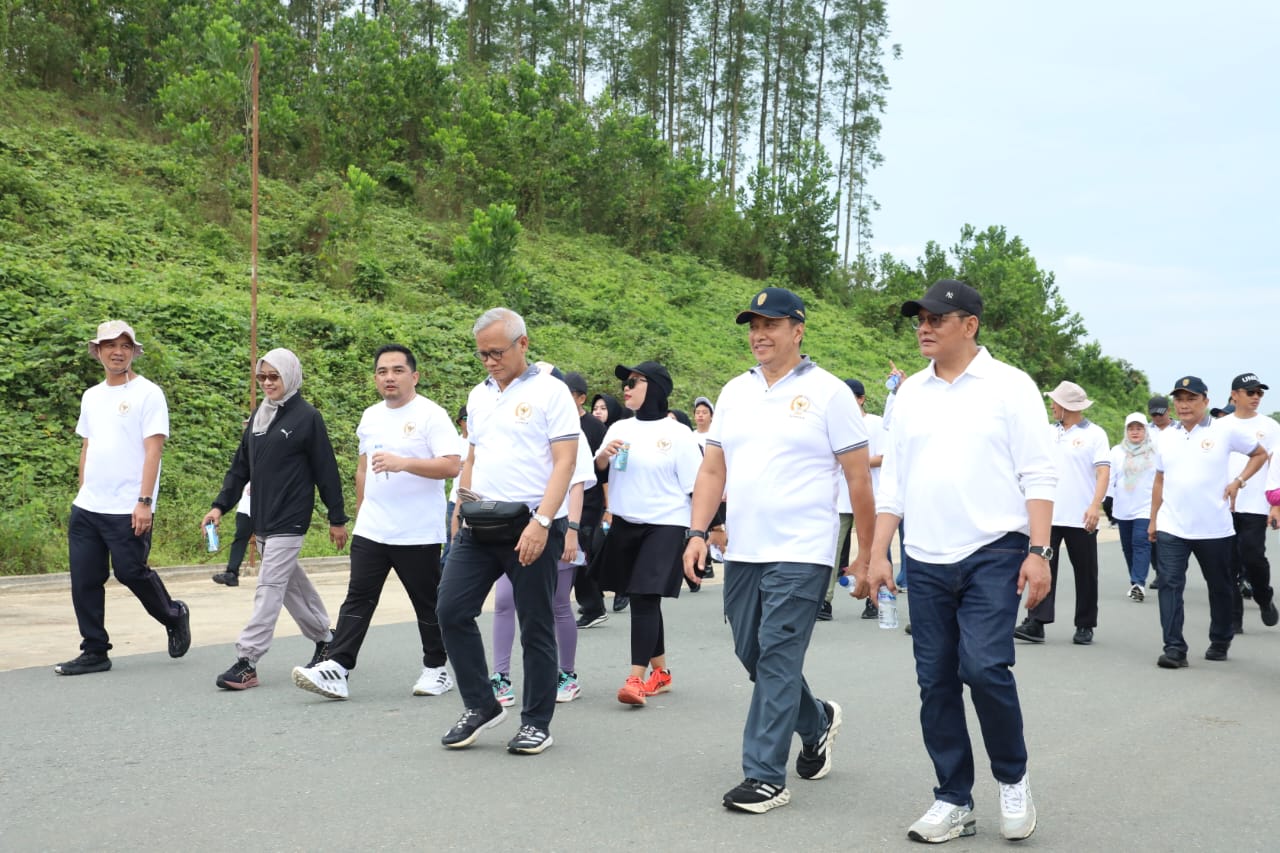 20251111 Sehat di Nusantara Jalan Sehat bersama Komisi II dan Mitra Kerja 1