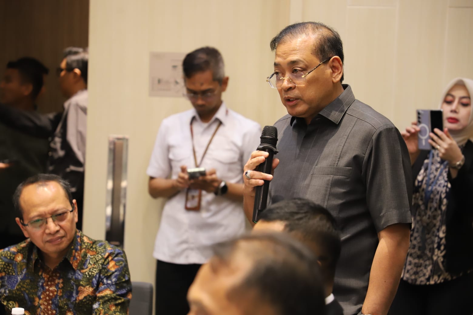 20251119 Presentasi Uji Publik Monitoring Evaluasi Keterbukaan Informasi Publik 2025 1