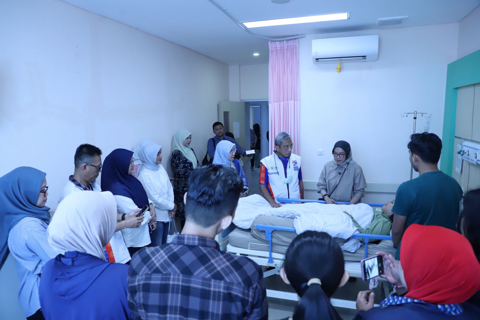 20251011 Menteri PANRB Jenguk Atlet Pornas Korpri 2025 yang Dirawat di RS Mohammad Hosein Palembang 10