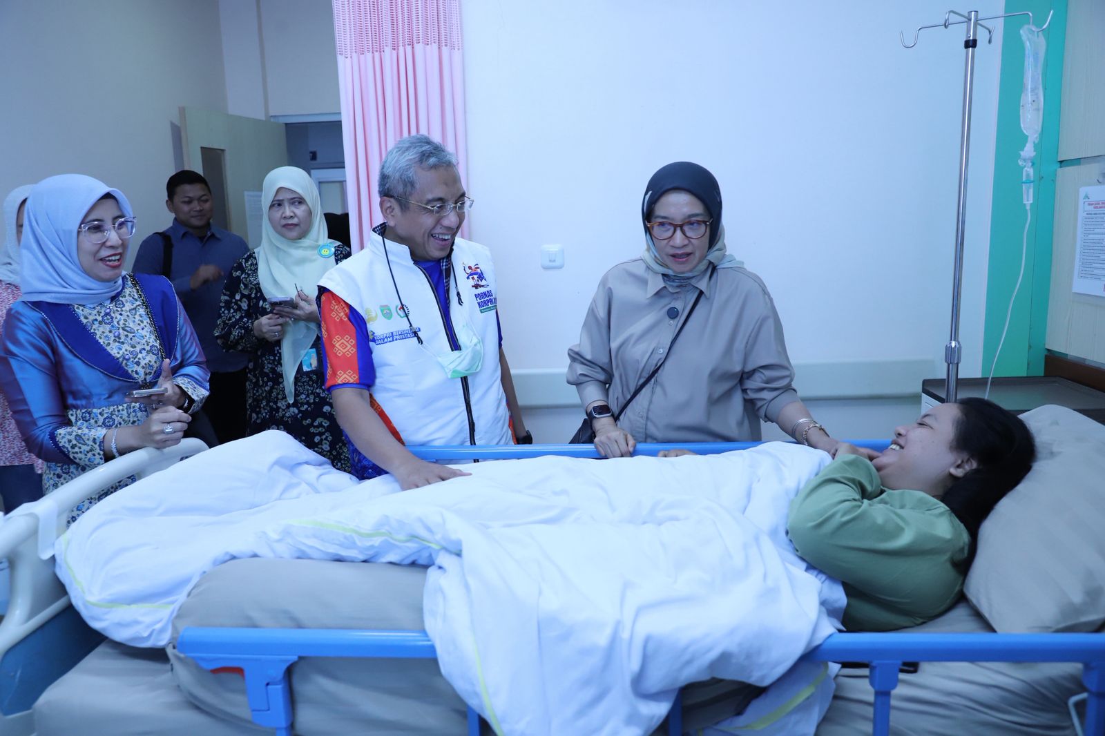20251011 Menteri PANRB Jenguk Atlet Pornas Korpri 2025 yang Dirawat di RS Mohammad Hosein Palembang 10