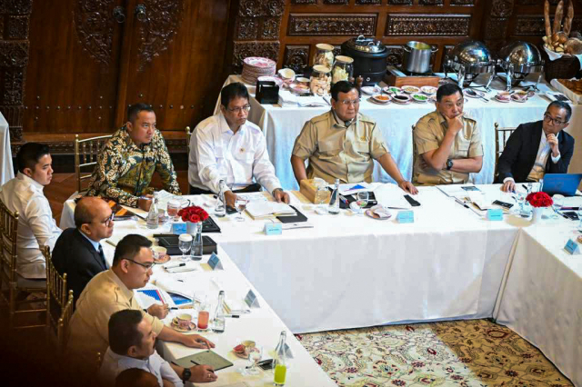 20251016 Pertanian Ekonomi dan Pendidikan Jadi Fokus Arahan Presiden Prabowo dalam Rapat Terbatas di Kertanegara