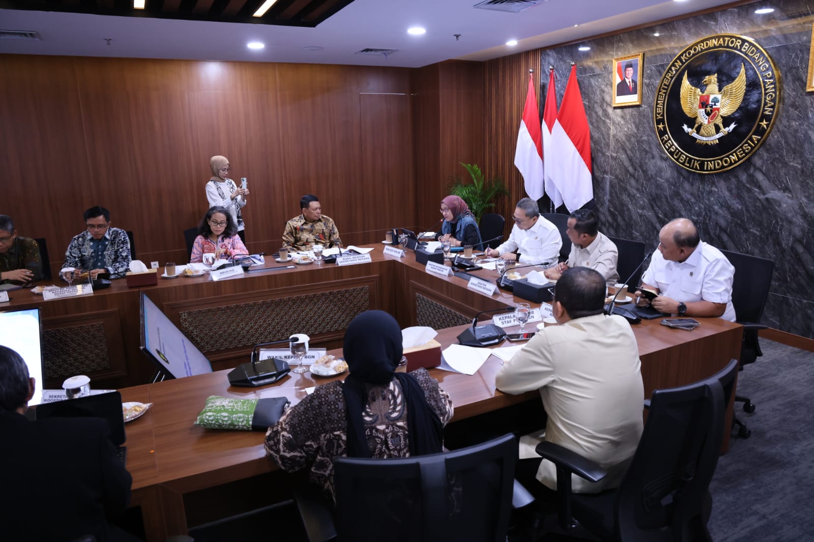 20251028 Rapat Koordinasi Terbatas Tim Koordinasi Penyelenggaraan Program Makan Bergizi Gratis 14
