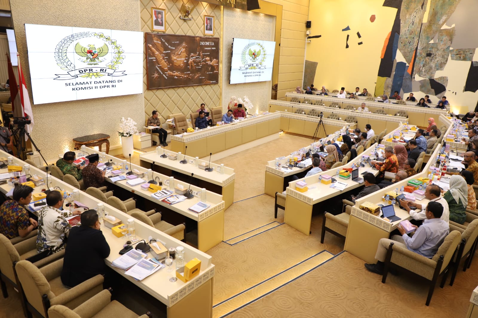 20250904 Rapat Dengar Pendapat dengan Komisi II DPR RI 16