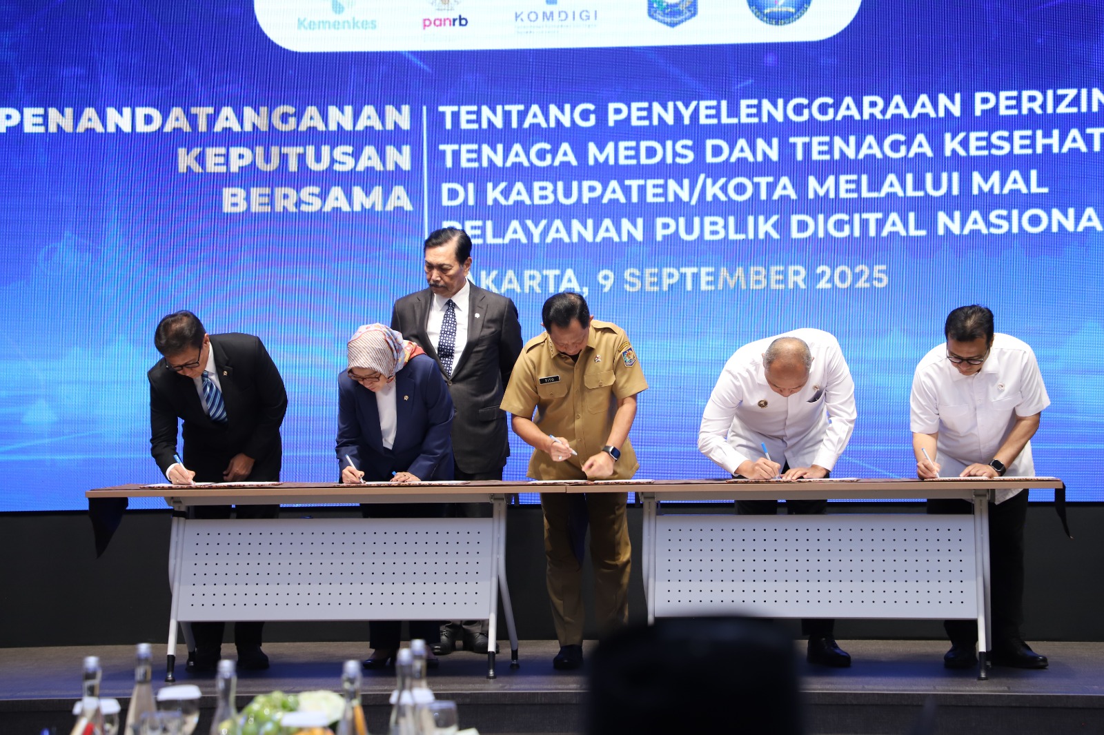 20250909 Penandatanganan Keputusan bersama Penyelenggaraan Perizinan Tenaga Medis dan Tenaga Kesehatan21