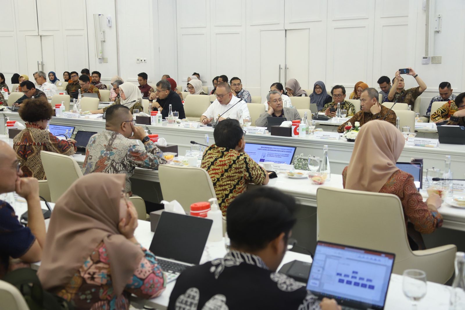 20250926 Rapat Tingkat Menteri RTM Perencanaan Kartu Kesejahteraan dan Kartu Usaha 8