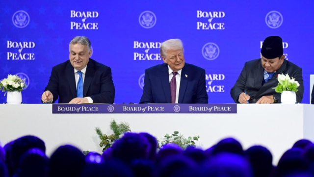 20260123 Presiden Prabowo Tandatangani Piagam Board of Peace Tegaskan Peran Aktif Indonesia Jaga Implementasi Solusi Dua Negara