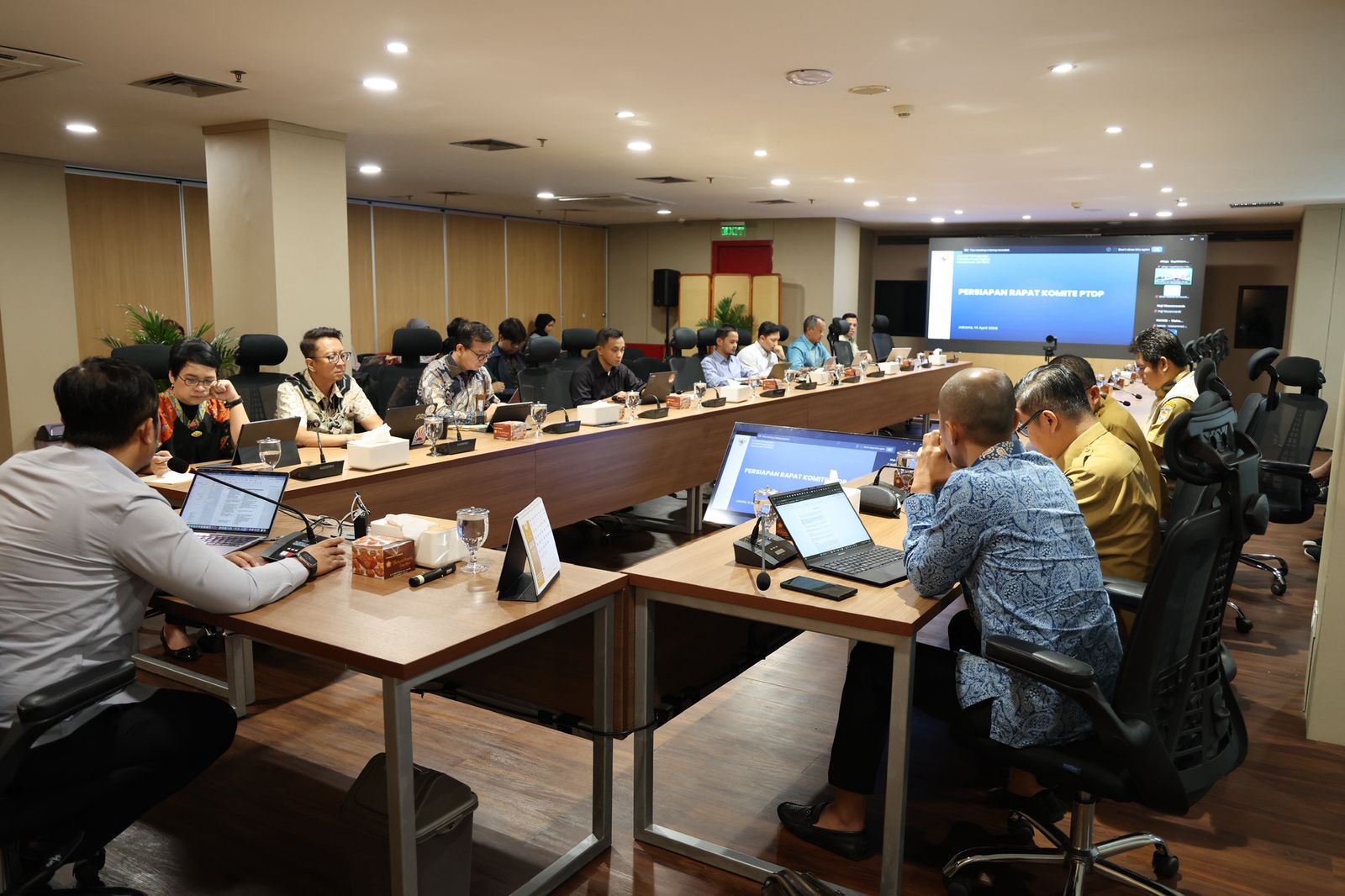 20260415 Rapat Koordinasi Progress Piloting Bansos tingkat Pimpinan KPTDP2