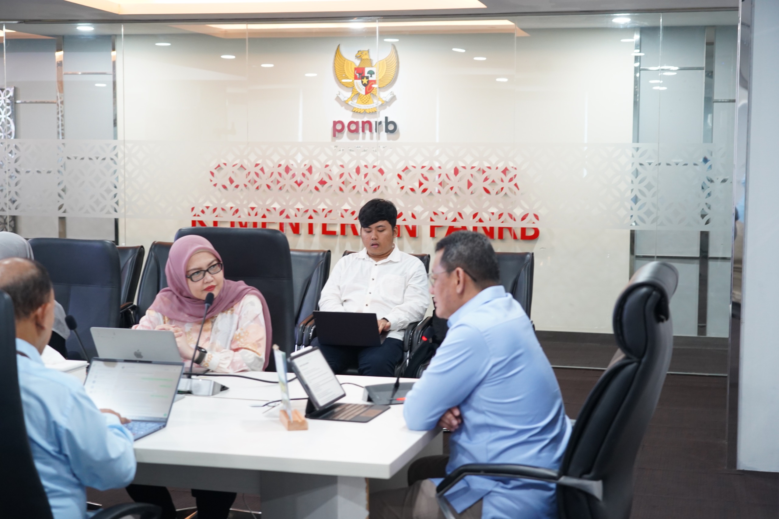 20260430 Rapat Pembahasan Pendekatan Siklus Hidup dalam Transformasi Pelayanan Publik Berbasis Manusia 5