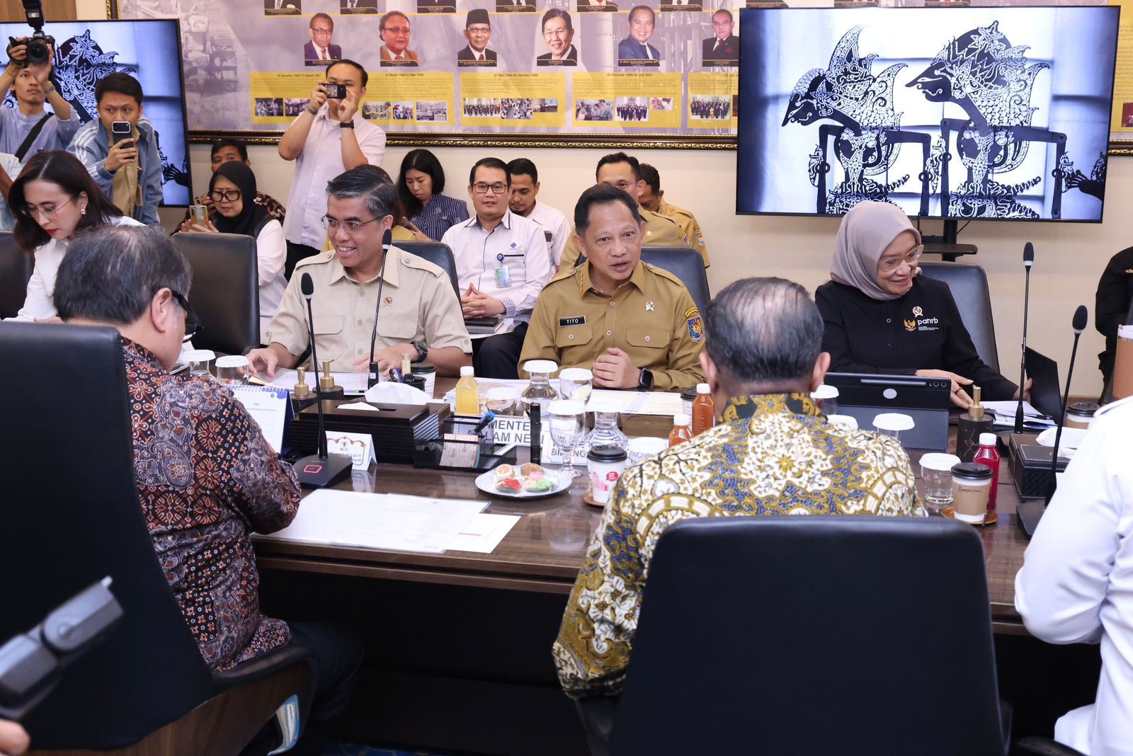 20260526 Rakortas Evaluasi Kebijakan Transformasi Budaya Kerja dan Penyiapan Paket Stimulus Triwulan II Tahun 202613