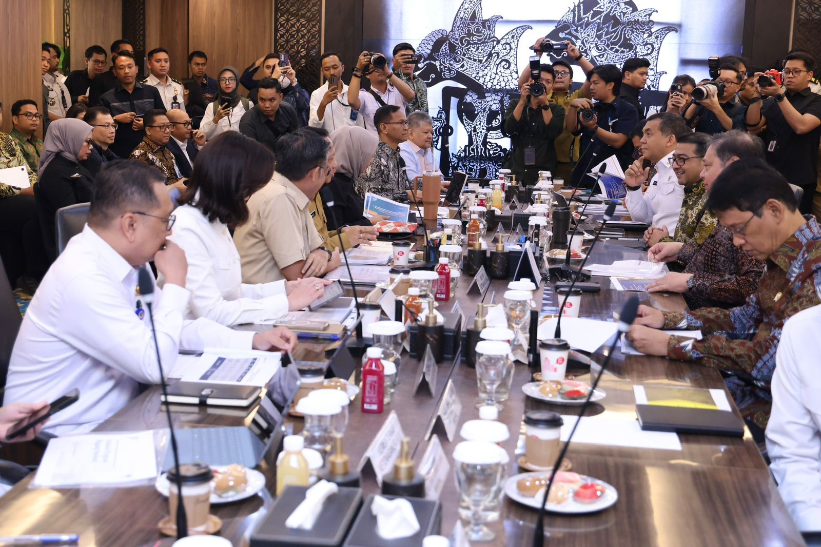 20260526 Rakortas Evaluasi Kebijakan Transformasi Budaya Kerja dan Penyiapan Paket Stimulus Triwulan II Tahun 202613