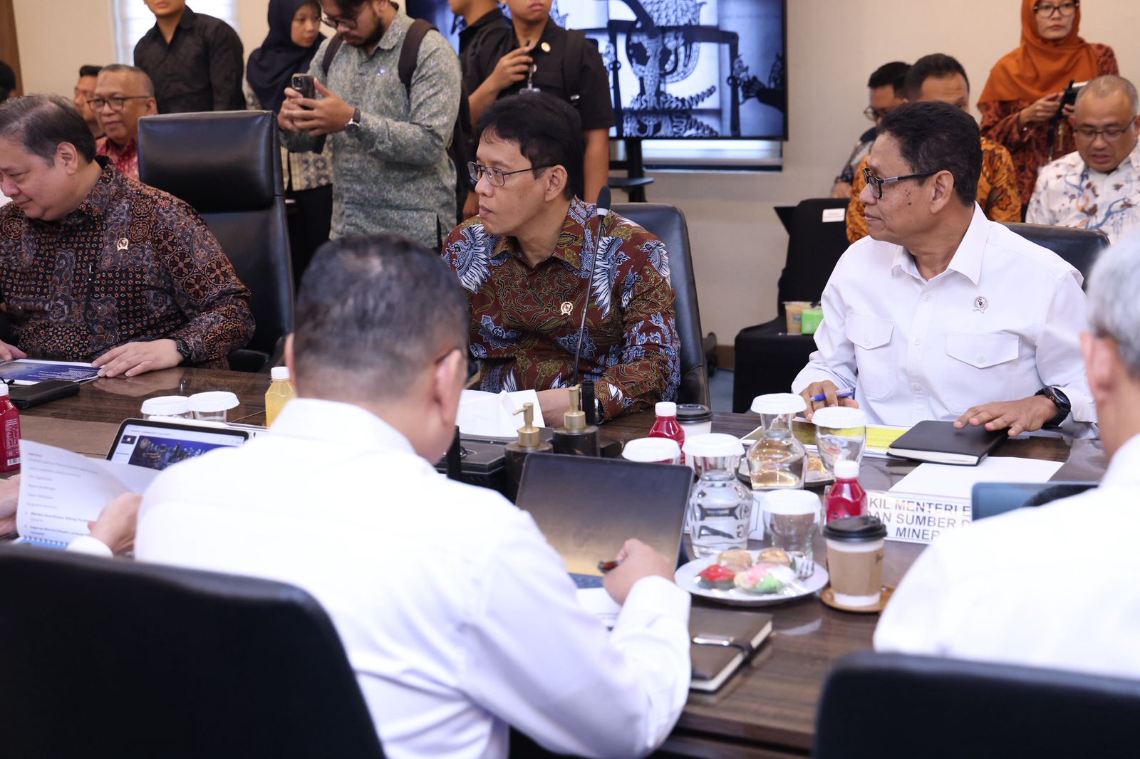 20260526 Rakortas Evaluasi Kebijakan Transformasi Budaya Kerja dan Penyiapan Paket Stimulus Triwulan II Tahun 202613