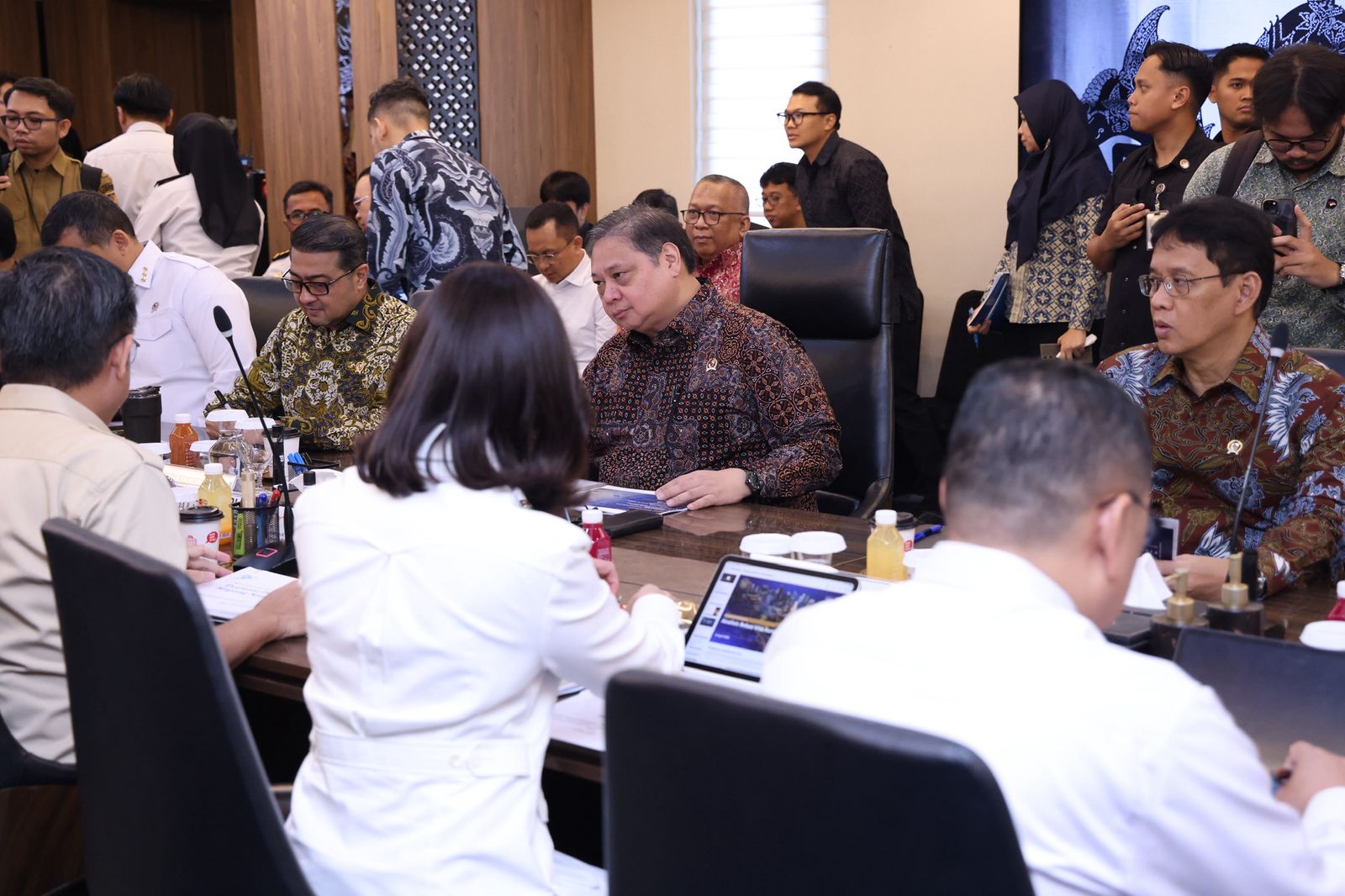 20260526 Rakortas Evaluasi Kebijakan Transformasi Budaya Kerja dan Penyiapan Paket Stimulus Triwulan II Tahun 202613