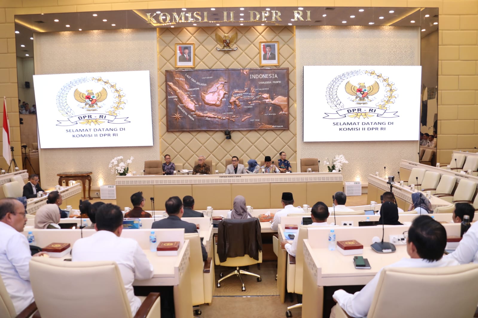 20260610 Rapat Kerja dengan Komisi II DPR RI 9
