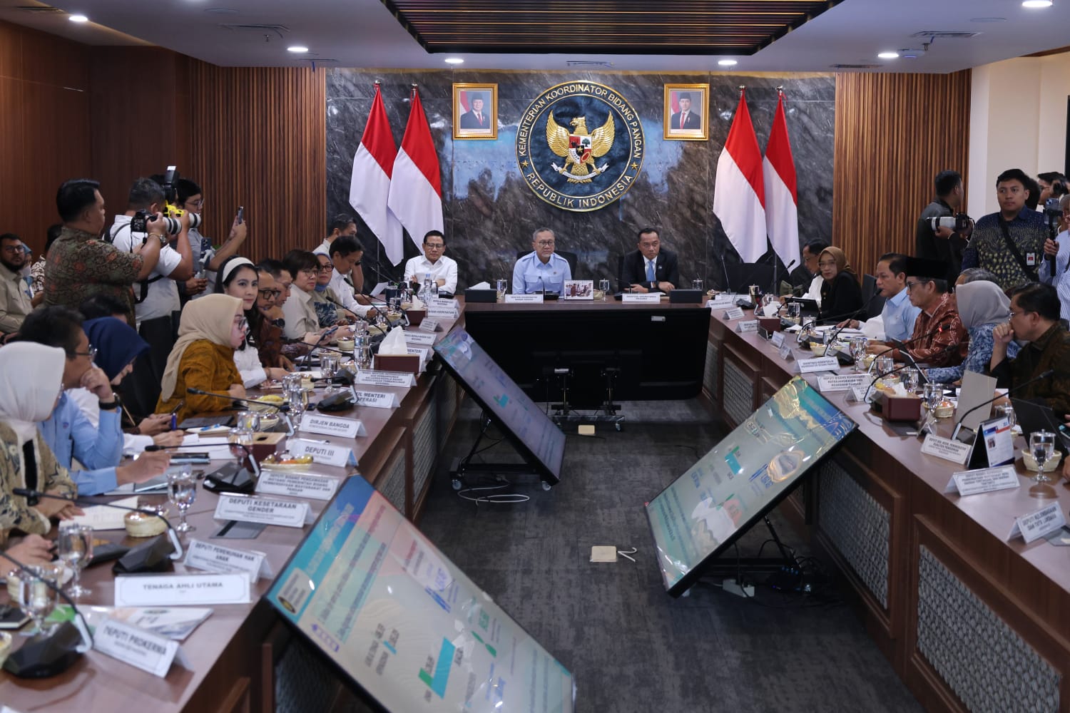 20260806 MENTERI Rakortas Tingkat Menteri Penyelenggaraan Program MBG 9
