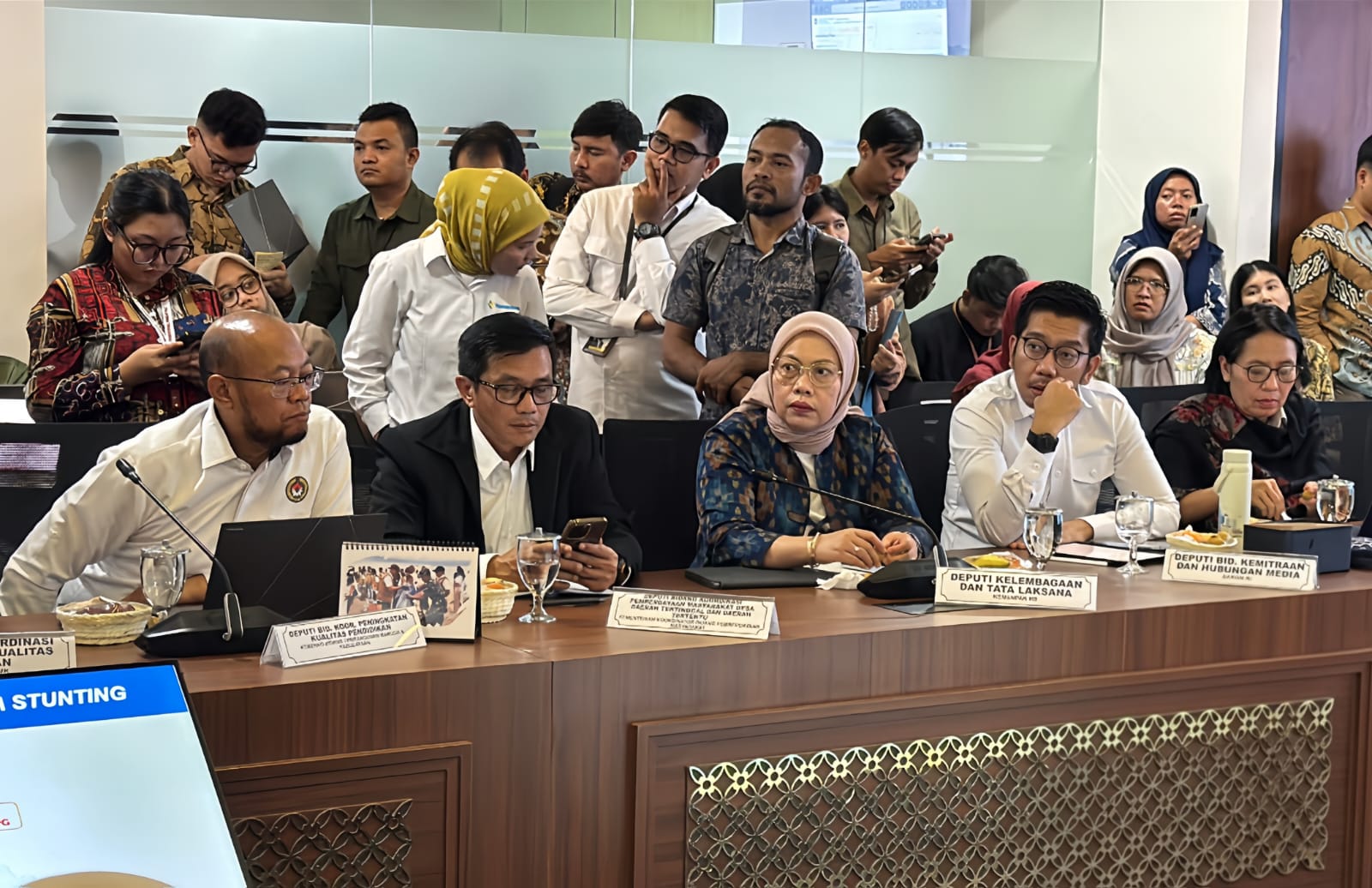 20260806 MENTERI Rakortas Tingkat Menteri Penyelenggaraan Program MBG 9