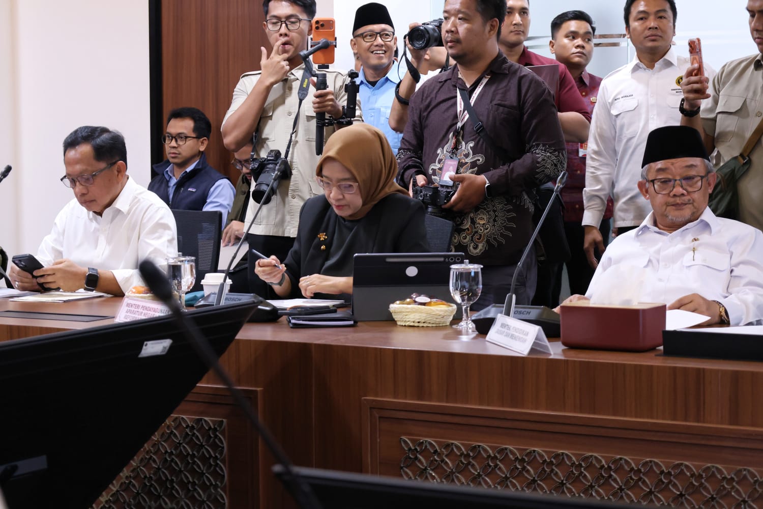 20260806 MENTERI Rakortas Tingkat Menteri Penyelenggaraan Program MBG 9