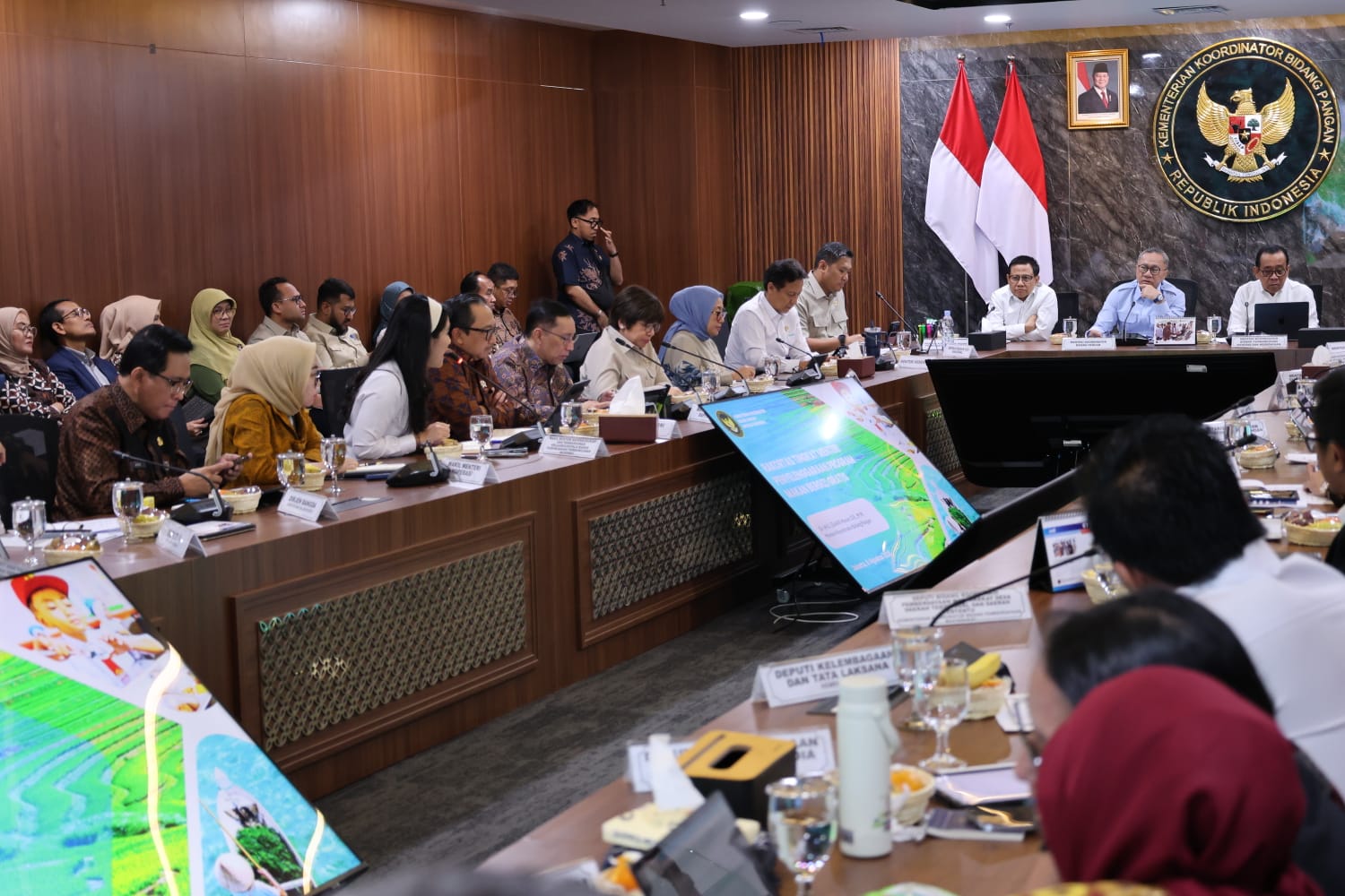 20260806 MENTERI Rakortas Tingkat Menteri Penyelenggaraan Program MBG 9