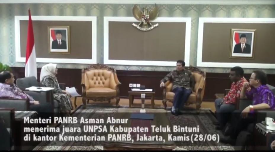 20180629 Menteri PANRB Asman Abnur menerima juara UNPSA