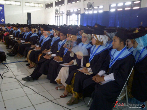 image 79 wisuda-sman1