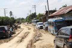Akses Jalan Tamiang - Sumut serta Aceh Barat Daya Sudah Bisa Dilintasi Mobil dan Truk Besar 20251203 Akses Jalan Tamiang Sumut serta Aceh Barat Daya Sudah Bisa Dilintasi Mobil dan Truk Besar