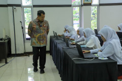 Pastikan Asta Cita Presiden Terkait Penguatan SDM, Wamen PANRB Tinjau Pelaksanaan SKD Sekolah Kedinasan di Surabaya 20250813 Peninjauan SKD Sekdin di Surabaya 27