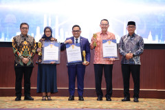Menteri PANRB Terima Penghargaan Life Time Achievement 20251201 MENTERI Gala Night HUT KORPRI 2