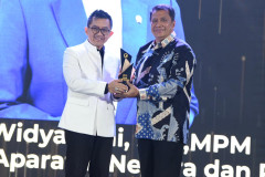 Wamen PANRB Dorong Penguatan Ekosistem Pembelajaran ASN di Era Perubahan Cepat 20251203 LAN Awards 2025 5