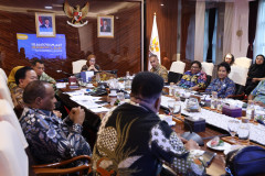 Duduk Bersama KEPP OKP, Menteri PANRB Tegaskan Komitmen untuk Mendukung Percepatan Pembangunan Papua 20251218 Audiensi Wamendagri 6