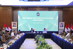 Rapat Koordinasi Tingkat Menteri dan Kepala Lembaga Terkait Pengaturan Penempatan Anggota Polri di Luar Insitusi Polri 20251220 Rapat Koordinasi Tingkat Menteri dan Kepala Lembaga Terkait Pengaturan Penempatan Anggota Polri di Luar Insitusi Polri25