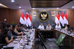 Rapat Koordinasi Terbatas Tim Koordinasi Penyelenggaraan Program MBG 20251028 Rapat Koordinasi Terbatas Tim Koordinasi Penyelenggaraan Program Makan Bergizi Gratis 14
