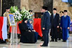 Presiden Prabowo Beri Penghormatan Terakhir untuk Tiga Prajurit TNI, Pahlawan Perdamaian Dunia Gugur di Misi UNIFIL Lebanon 20260406 Presiden Prabowo Beri Penghormatan Terakhir untuk Tiga Prajurit TNI Pahlawan Perdamaian Dunia Gugur di Misi UNIFIL Lebanon