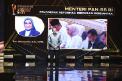 Menteri PANRB Terima Penghargaan Penggerak Reformasi Birokrasi 20260828 Pemimpin Daerah Awards 2026 7
